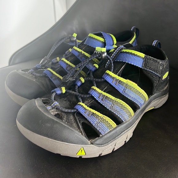keen boys sandals
